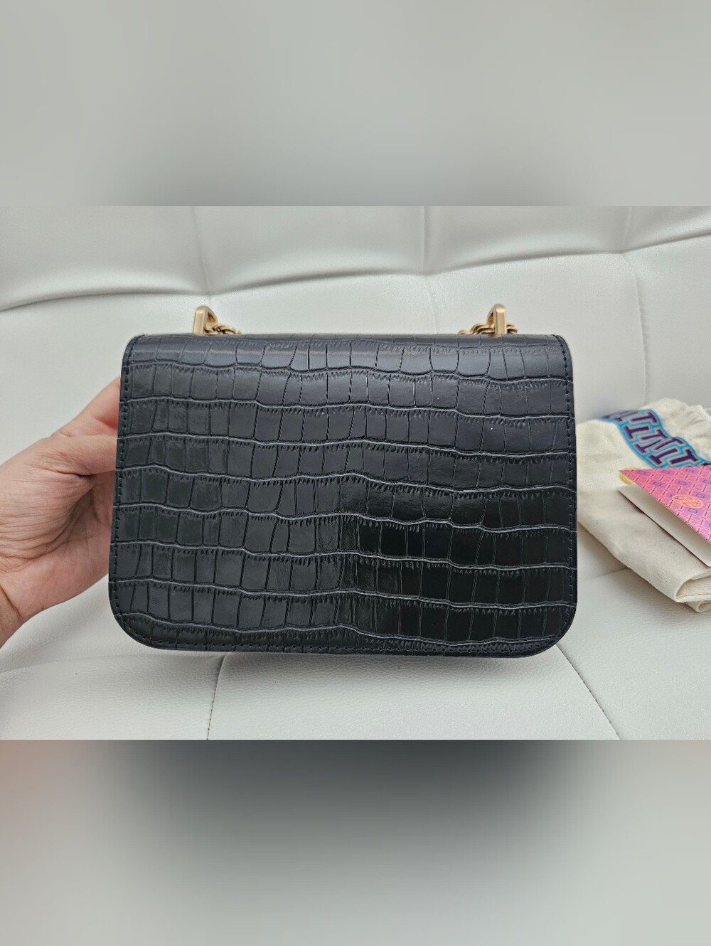 Authentic Tory Burch Black Croc-Embossed Crossbody with Gold Logoa - Picture 4 of 15